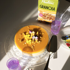 Mangojuustokakku granolapohjalla