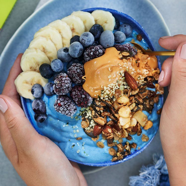 Mustikkainen smoothiebowl